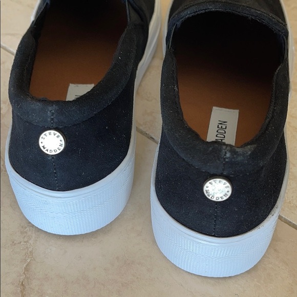 Steve Madden black suede slip on - Picture 3 of 4